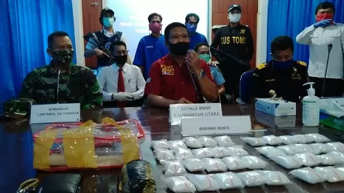 KURIR SABU: Pria berinisial AN dan HK diamankan tim gabungan BNNP Kaltara dan KPPBC TMP B Tarakan diduga atas kepemilikan narkotika jenis sabu, Senin (11/5).