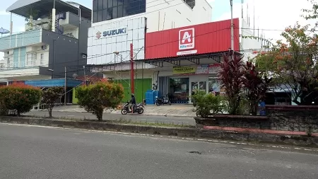 BUKA CABANG: Alfamidi juga hadir di Jalan Kusuma Bangsa, Tarakan. Minimarket tersebut harus dapat memenuhi syarat lokal.