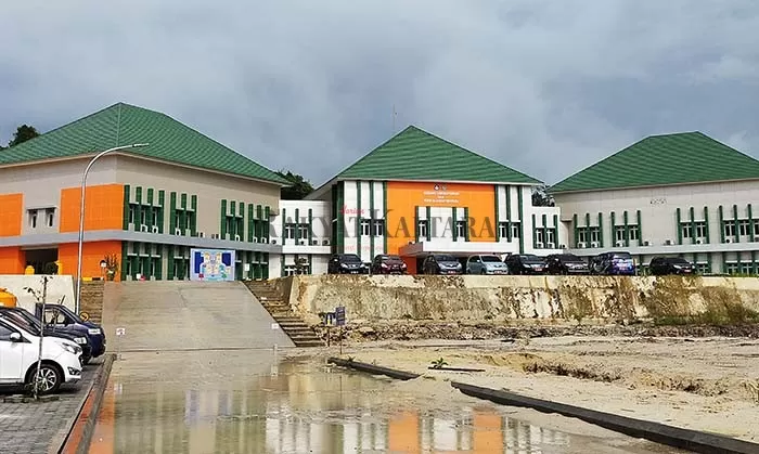 TAMBAH FAKULTAS: Gedung untuk laboratorium terpadu baru berdiri di kampus UBT, yang ke depannya diperuntukkan Fakultas Kedokteran.