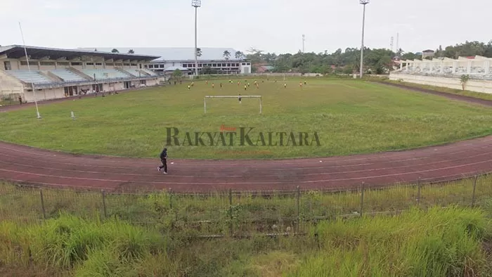 ASET PEMKAB : Stadion Andi Tjatjok di Jalan Cendrawasih saat di potret dari ketinggian. Kondisi stadion pun butuh perbaikan.