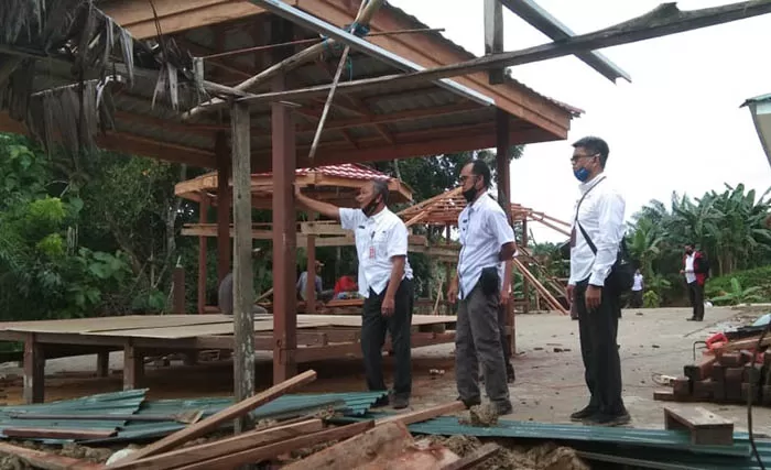 MONEV: Tim DPMD Kaltara saat melakukan monev bantuan alat pengelolaan kelapa dalam di BUMDes Bersama Karang Unarang, Nunukan, belum lama ini.