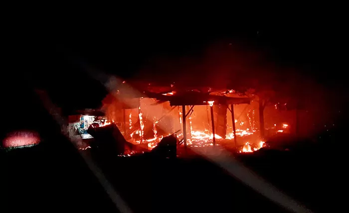 LUDES: Api melahap satu rumah di Jalan Bhayangkara RT 11 Kelurahan Karang Anyar, Kecamatan Tarakan Barat, Sabtu (12/9) dini hari.