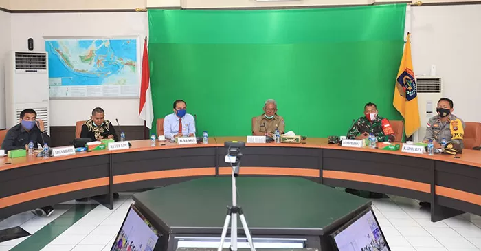 KOORDINASI: Wakil Wali Kota Tarakan, Effendhi Djuprianto memimpin rapat koordinasi disiplin dan penegakan hukum protokol kesehatan di Ruang Rapat Kantor Wali Kota Tarakan, Selasa (22/9).