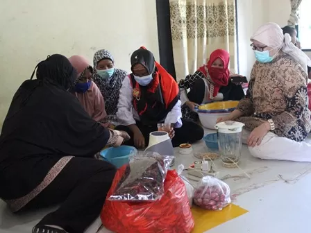 TINGKATKAN SUMBERDAYA: Dinas Sosial Kaltara, memberikan Pelatihan Kepada Anggota KUBE SP7 Salimbatu dan Desa Kelubir