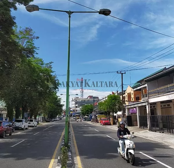 ANGGARAN TAHUN DEPAN: Sepanjang Jalan Yos Sudarso sudah dipasangi penerangan jalan umum, meski tahun depan untuk perawatan PJU dianggarkan.