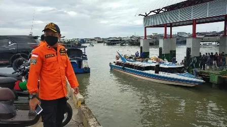 TETAP SIAGA: Personel SAR Tarakan siaga dan memantau perkumpulan massa di pelabuhan, bandara dan tempat wisata, Rabu (28/10).