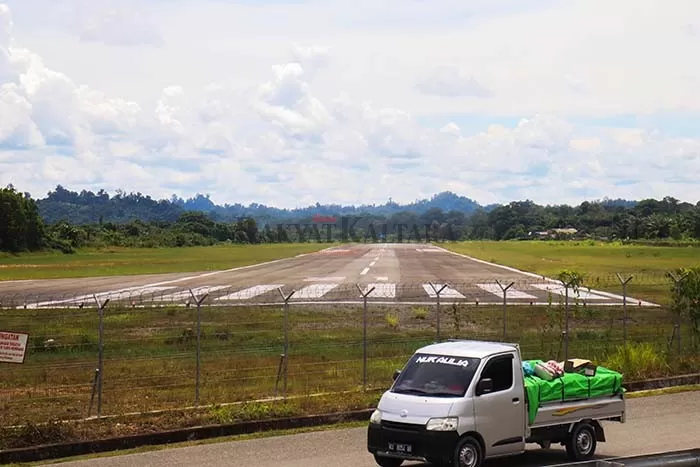 TUNGGU LAHAN SIAP: Runway Bandara Tanjung Harapan bakal diperpanjang menjadi 2.500 meter.