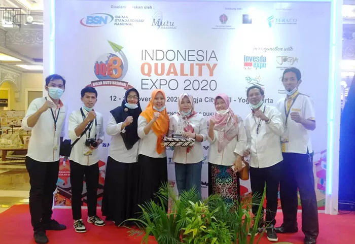 STAND TERBAIK: DPMPTSP Kaltara meraih juara stand terbaik pada Pameran Indonesia Quality Expo 2020 yang digelar di Yogyakarta belum lama ini.
