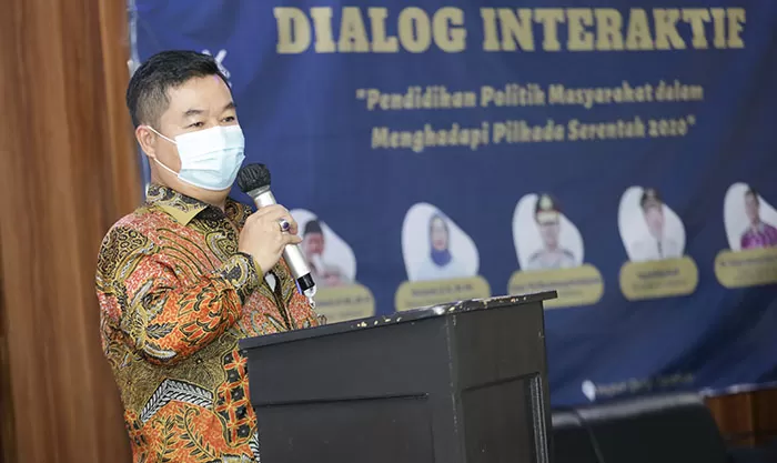 DIALOG: Pjs Gubernur Kaltara, Teguh Setyabudi saat membuka Dialog Interaktif : Pendidikan Politik Masyarakat Dalam Persiapan Pilkada Serentak 2020, Kamis (19/11) sore.