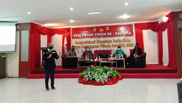 GALANG TOKOH: Ketua Bawaslu Kaltara Suryani menyampaikan sambutan dihadapan sejumlah tokoh masyarakat di Tanjung Selor, Jumat (20/11).