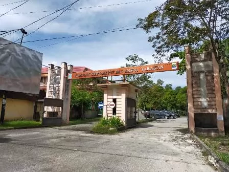 KOMPLEKS SEKOLAH: SMPN 1, SMPN 7 dan SMKN 1 Tarakan berada satu lokasi di Jalan Pangeran Diponegoro, Kelurahan Pamusian Tarakan Tengah.