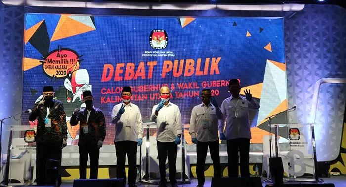 DEBAT PUBLIK: Pasangan calon Gubernur dan Wakil Gubernur Kaltara saat usai melaksanakan debat publik yang pertama di Tarakan pada 25 Oktober lalu.