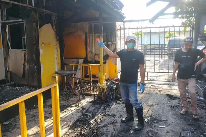 OLAH TKP: GEN’JiBE Restaurant & Cafe di Jalan Mulawarman RT 42 Kelurahan Karang Anyar, Kecamatan Tarakan Barat, terbakar pada Minggu (27/12) dini hari Wita.
