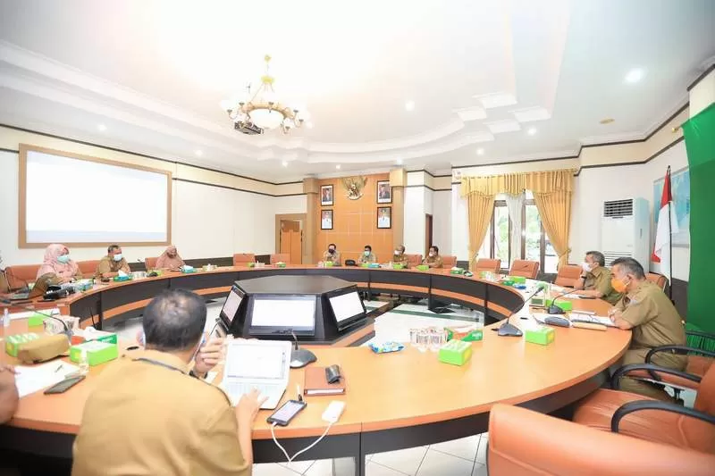 BIROKRASI: Rapat koordinasi dan evaluasi realisasi pendapatan daerah dipimpin Wali Kota Tarakan Khairul.