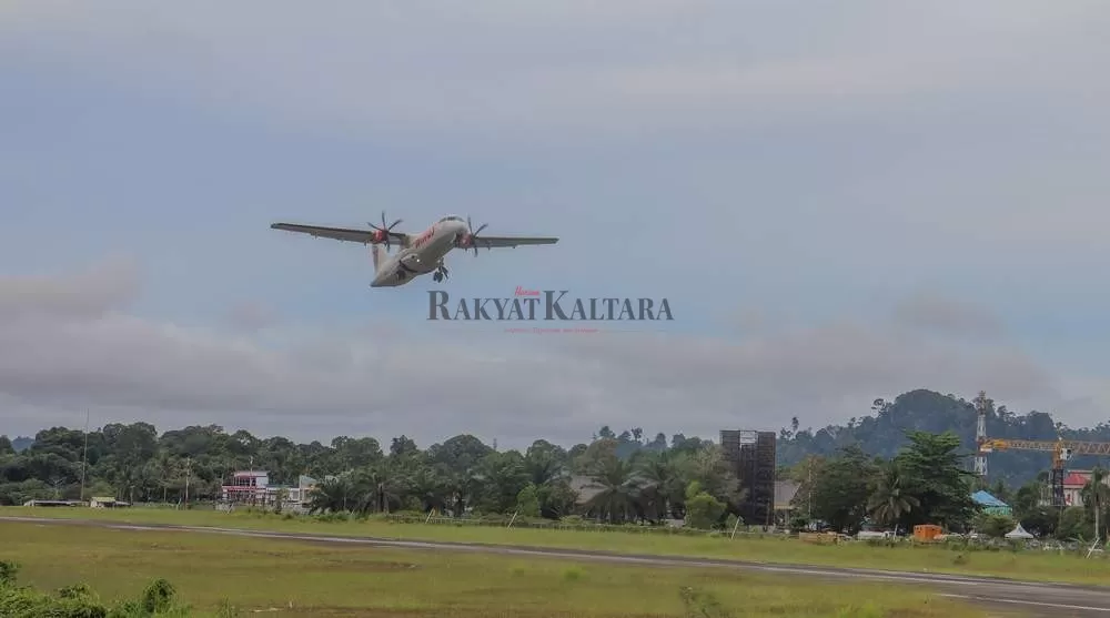 RUNWAY: Kondisi Runway Bandara Tanjung Harapan saat diabadikan media belum lama ini (15/12). AGUST PRASETYO/HRK