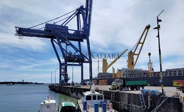 SARANA PENUNJANG: Tarakan memiliki Pelabuhan Malundung yang didukung dengan peralatan crane untuk bongkar muat peti kemas.