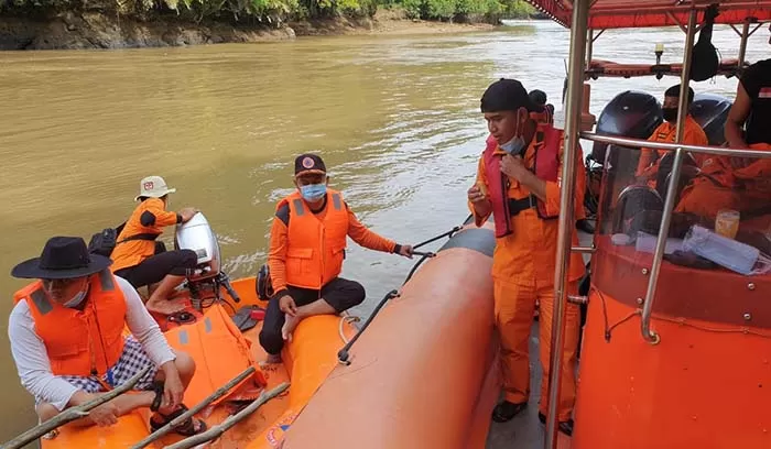 PENCARIAN KORBAN: Tim SAR Tarakan turut lakukan pencarian terhadap balita yang diduga tenggelam di Sungai Sekatak, Kecamatan Sekatak, Bulungan.
