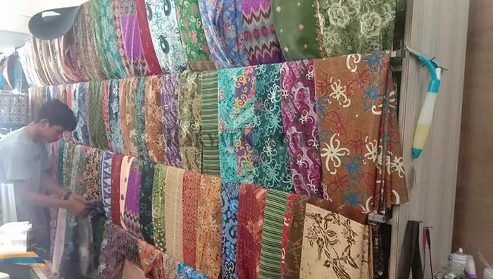 KURANGI PRODUKSI: Pengusaha batik khas Kaltara minta pemerintah daerah rutin gelar expo, sehingga peminat batik lokal meningkat.
