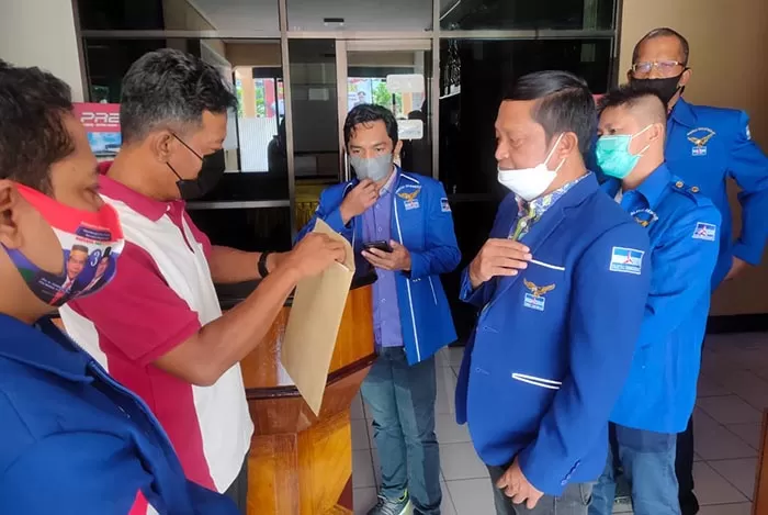 PERLINDUNGAN HUKUM: DPC Partai Demokrat Tarakan saat mendatangi Polres Tarakan untuk menyampaikan surat pengaduan dan perlindungan hukum ke Polres Tarakan, Jumat (19/3).