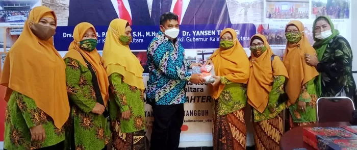 KERJASAMA:Pimpinan Wilayah (PW) Aisyiah Kalimantan Utara menemui Kepala BPBD Kaltara Andi Santiaji (baju batik) di markas BPBD Kaltara, Kamis (1/4).