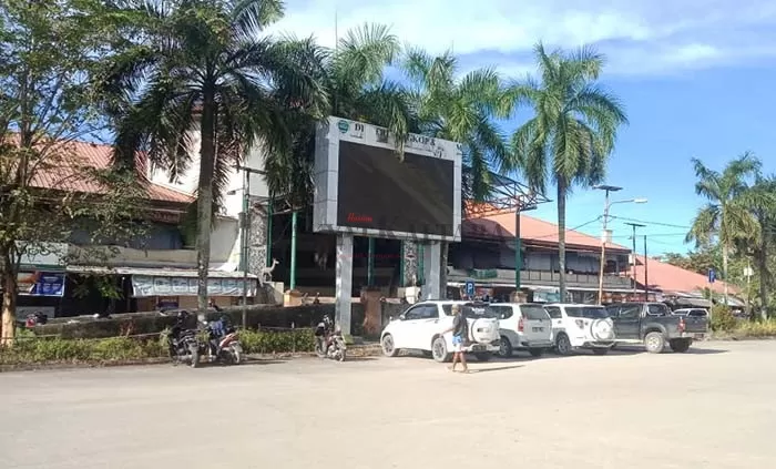 TAK ADA PERBAIKAN: Videotron yang seharusnya menjadi media informasi pergerakan harga komoditas di Pasar Induk Tanjung Selor tidak berfungsi sebagaimana mestinya.