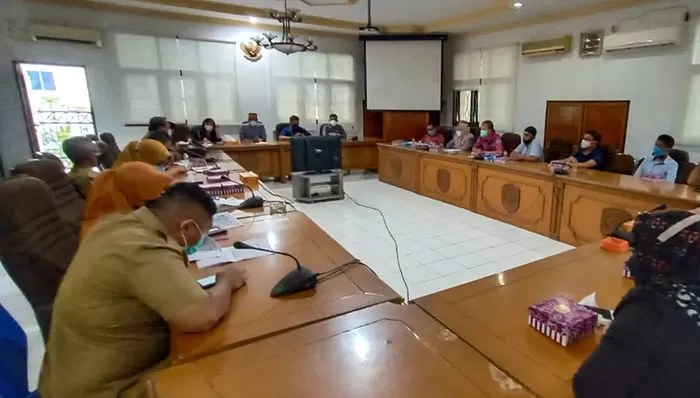 HEARING: Komisi II DPRD Tarakan memfasilitasi pertemuan antara pemilik HGB dengan Pemkot Tarakan, di ruang rapat gedung DPRD Tarakan, Senin (5/4).