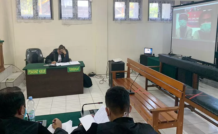 SAMPAIKAN TUNTUTAN: Sidang kasus sabu cair yang menghadirkan dua terdakwa secara virtual di Pengadilan Negeri Tarakan, pada Kamis (1/4) pekan lalu.
