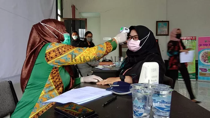 LAWAN COVID-19: Pemberian vaksin Covid-19, Kamis (8/4) menyasar pegawai perbankan di Tanjung Selor, Bulungan.