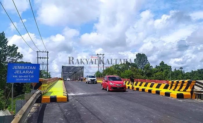 DIBUKA KEMBALI: Jembatan Jelarai sudah bisa dilintasi kendaraan setelah dilakukan penutupan sejak 7 Februari lalu.