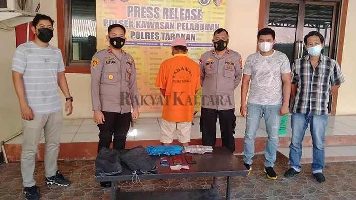 KASUS PENCURIAN: Pelaku berinisial AR (baju orange) saat diperlihatkan kepada awak media di kantor KSKP Tarakan, Senin (24/5).