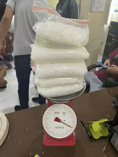 BARANG BUKTI: Pengungkapan kasus narkoba jenis sabu seberat 5 kg yang diamankan Satresnarkoba Polres Nunukan, Rabu (26/5) lalu.