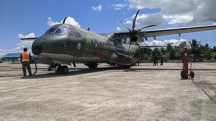 PATROLI INDOMALPHI: Pesawat TNI AU CN Alpha 2904 saat mendarat di Lanud Anang Busra Tarakan setelah lakukan patroli Indomalphi, Kamis lalu (17/6).