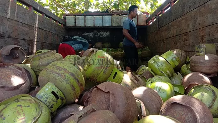 HET SUDAH DITETAPKAN: Disperindagkop KTT memastikan pangkalan agar menjual LPG 3 kg sesuai dengan HET.