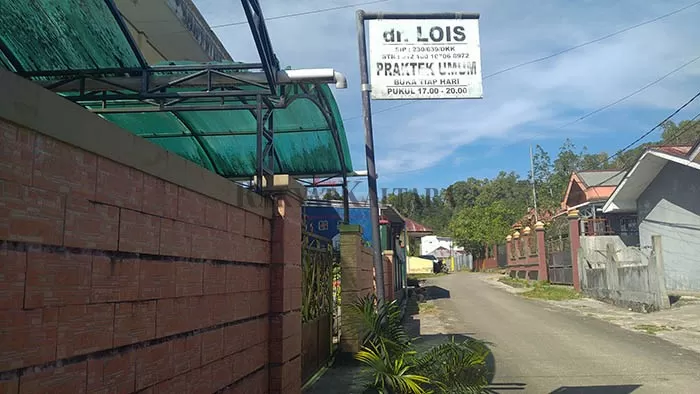 KONDISI SEPI: Kediaman dr Lois Owien di Jalan Anggrek, Kelurahan Karang Anyar, Tarakan Barat tampak sepi, Selasa (13/7).