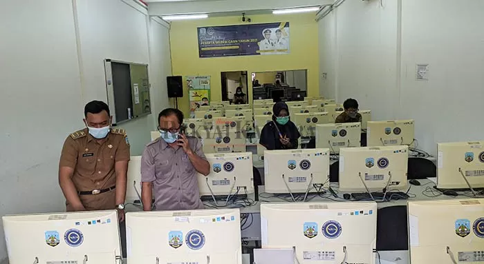 SEMPAT TERTUNDA: Pelaksanaan SKD pada sesi pertama di Laboratorium CAT Jalan Durian, Tanjung Selor sempat terhambat karena gangguan jaringan.