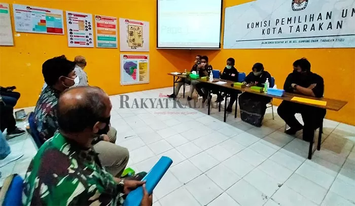 DATA PEMILIH: Rapat koordinasi Pemutakhiran Data Pemilih Berkelanjutan di ruang rapat KPU Tarakan, Kamis (30/9).