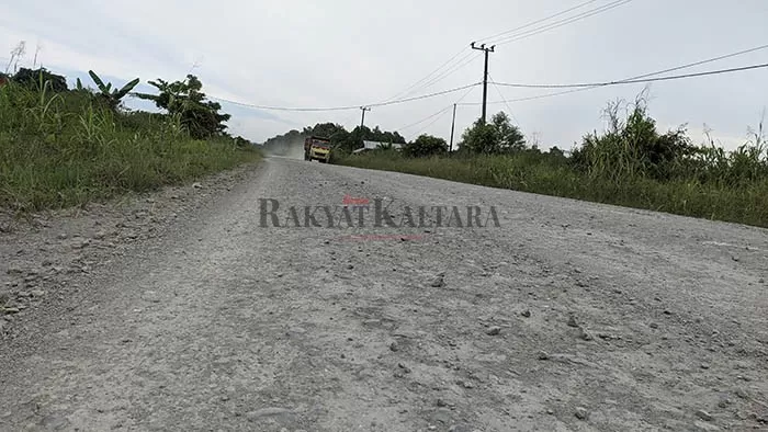BELUM BERASPAL: Peningkatan jalan belum dilakukan, khususnya Jalan poros Tanjung Palas-Tanjung Palas Tengah yang masih berlapis agregat.