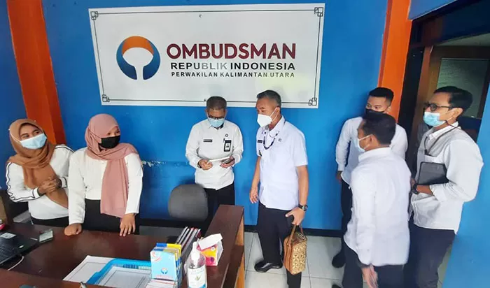 KOORDINASI: Bupati Malinau Wempi W Mawa (empat dari kiri) usai memaparkan visi misi kepada Ombudsman RI Perwakilan Kaltara, Rabu (13/10).