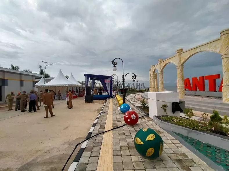 TAHAP PERTAMA RAMPUNG: Kawasan wisata Pantai Amal sudah rampung dikerjakan untuk tahap pertama sepanjang 500 meter.