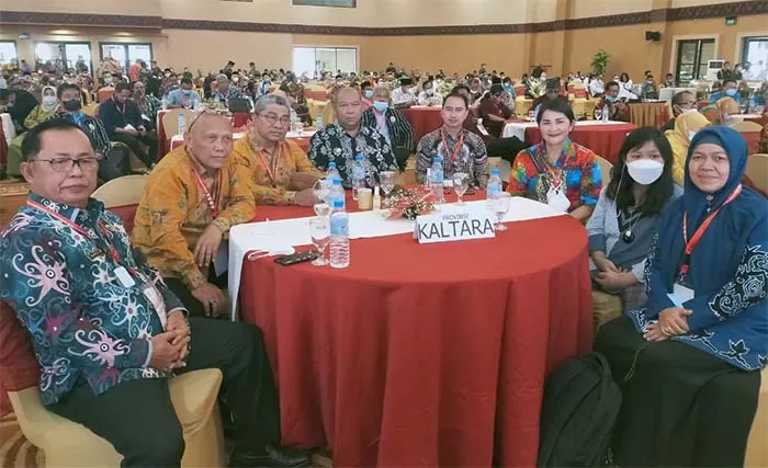 KEAGAMAAN: Pada Konas ke-VI yang terlaksana di Kabupaten Minahasa Utara, Wakil Bupati KTT Hendrik (paling kiri) menyempatkan untuk hadir.