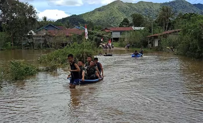 TETAP SIAGA: Masyarakat diminta tetap waspada mengingat adanya peringatan BMKG terkait cuaca ekstrem yang berpotensi banjir.