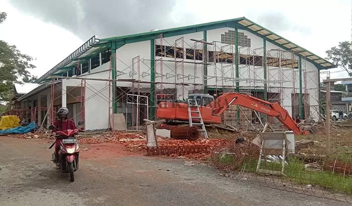 TELAH RAMPUNG: Bangunan pasar yang terletak di kawasan Pasar Induk Tanjung Selor sudah rampung 100 persen secara fisik bangunan, Senin (3/1).