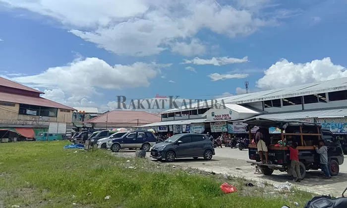 PERLU DITATA ULANG: Kondisi kawasan Pasar Induk Tanjung Selor akan dibenahi.