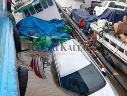 LAKA SUNGAI: Kapal Motor 21 GT 34 No-13/II m, yang tenggelam di Perairan Teluk Sungai Kayan Salimbatu, Kecamatan Tanjung Palas Tengah, Kabupaten Bulungan, pada Jumat lalu (14/1) saat akan menuju Tarakan.