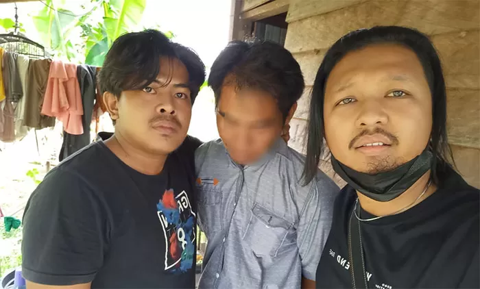 PERBUATAN BEJAT: Pelaku (tengah) yang berhasil diringkus jajaran Satreskrim Polres Bulungan untuk tindak pidana persetubuhan terhadap anak di bawah umur.