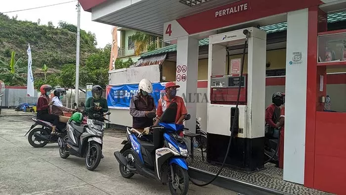 PASTIKAN STOK TERSEDIA: Antisipasi lonjakan konsumsi BBM, PT Pertamina Patra Niaga Regional Kalimantan akan tingkatkan stok Pertalite.
