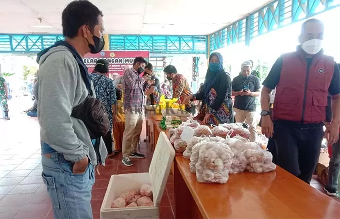 KEBUTUHAN POKOK: Untuk memenuhi kebutuhan dan keterjangkauan harga bahan pokok, pasar murah pun dilaksanakan selama dua hari di Agatish Tanjung Selor.
