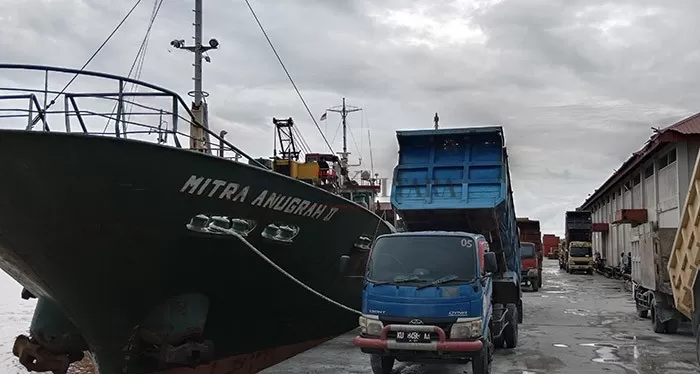 TIDAK REPRESENTATIF: Aktivitas bongkar muat barang di Pelabuhan Kayan I rencananya dipindahkan setelah terbangunnya Pelabuhan Pesawan.