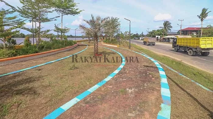 KEINDAHAN KOTA: Taman Kaltara Abadi yang berada di Jalan Sabanar Tanjung Selor kerap menjadi tempat masyarakat untuk bersantai.
