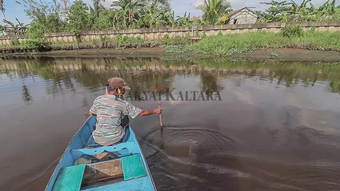 TERJADI PENDANGKALAN: Kondisi air Sungai Buaya yang menghambat pendistribusian air PDAM Danum Benuanta Bulungan.